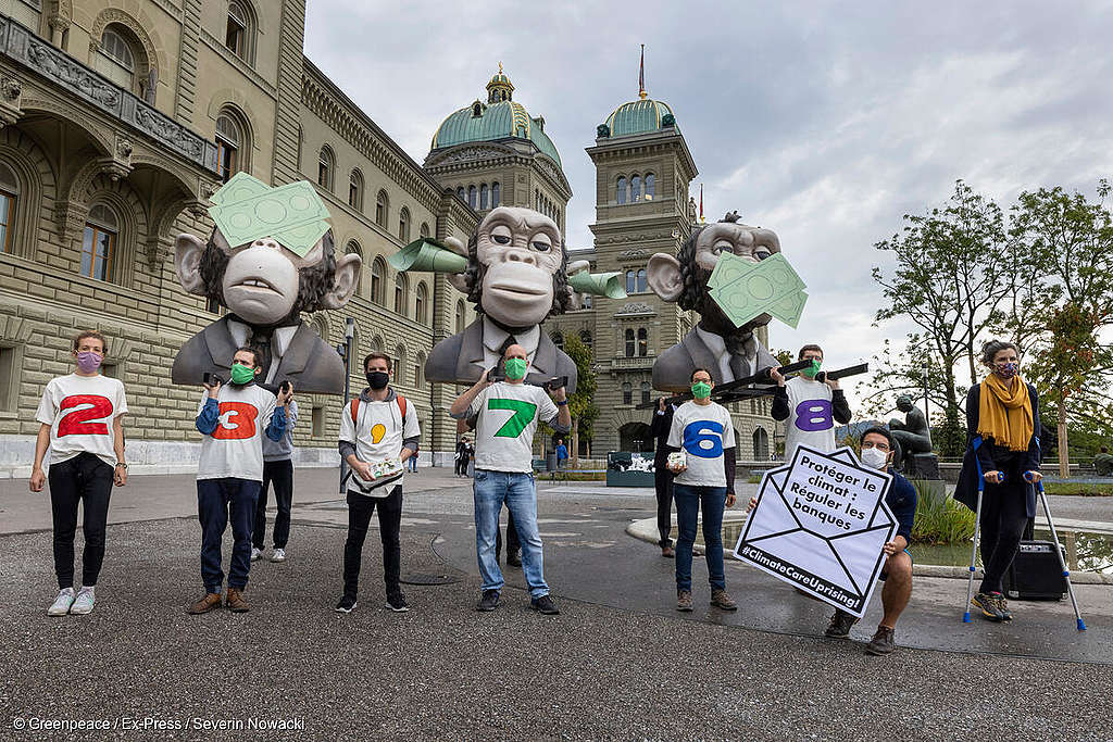 Climat: plus de 23 000 personnes réclament des objectifs contraignants pour la place financière suisse