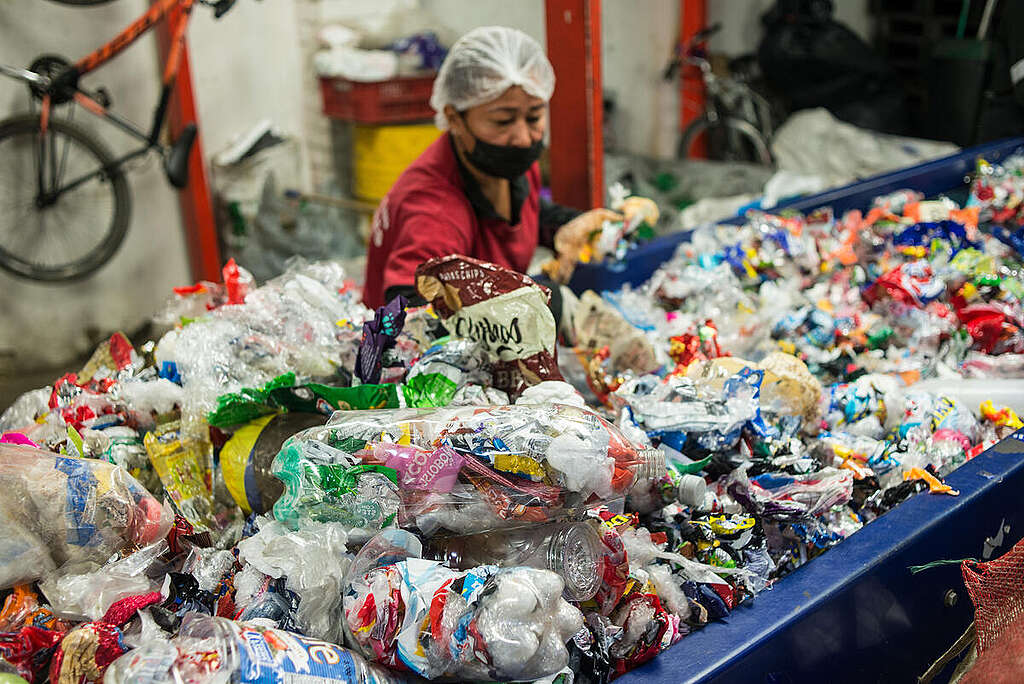 Plastikproduktion: Drei Viertel weniger bis 2040 ist essentiell