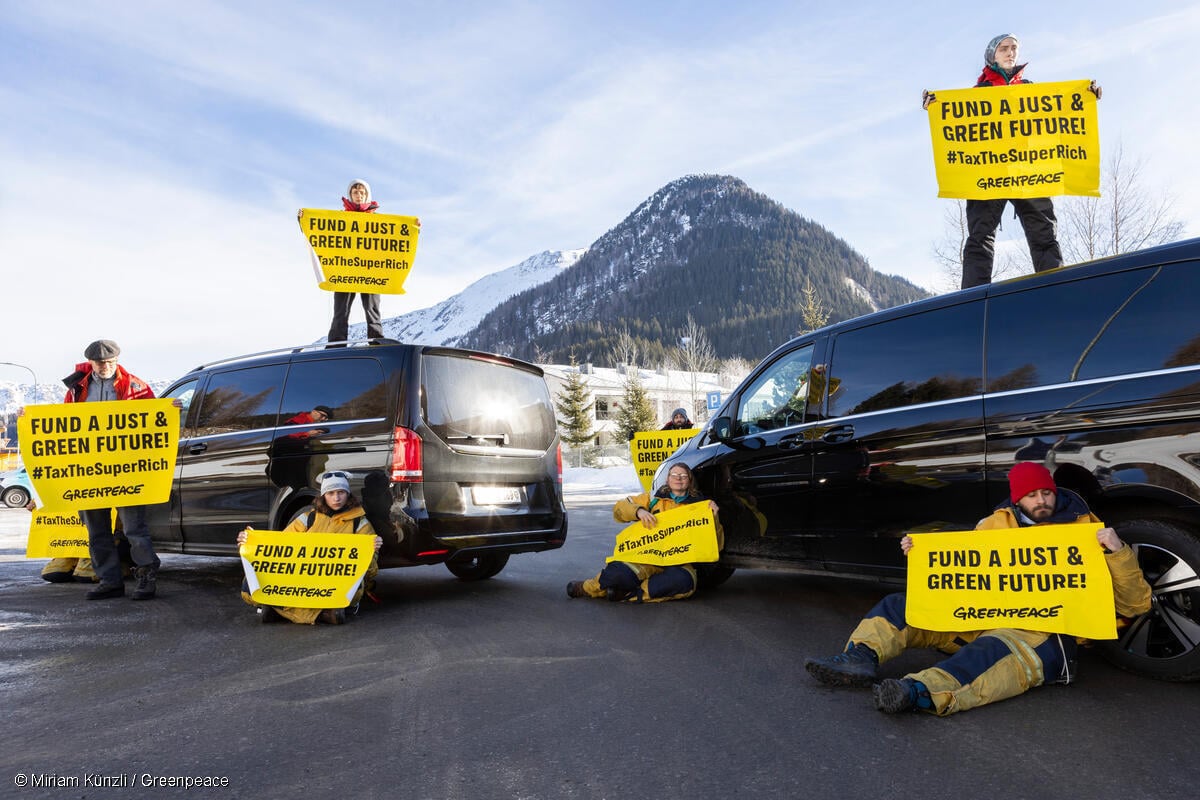 Greenpeace-Aktivist:innen blockieren WEF-Heliport: «Superreiche besteuern! Gerechte und grüne Zukunft finanzieren!»