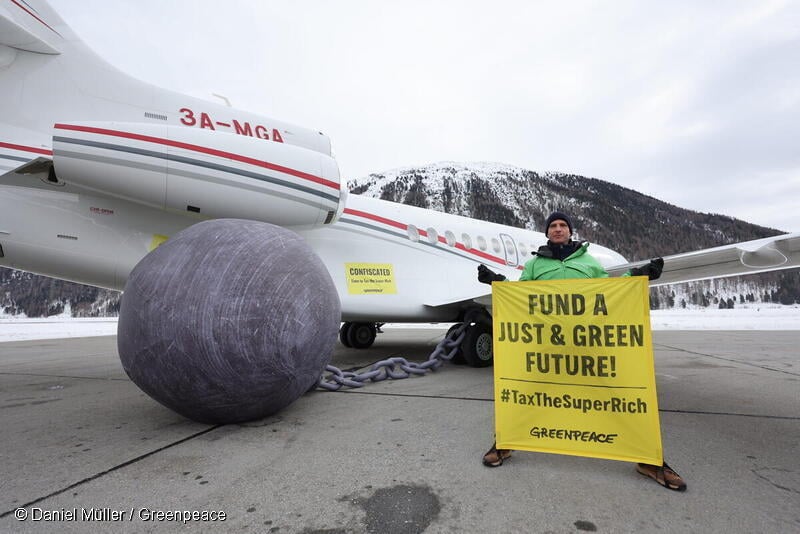 Forum de Davos: des militant·es Greenpeace «confisquent» des jets privés – #TaxTheSuperRich!